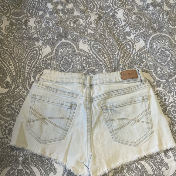 Light washed/white jean shorts from Aeropostale - Picture 2 of 3